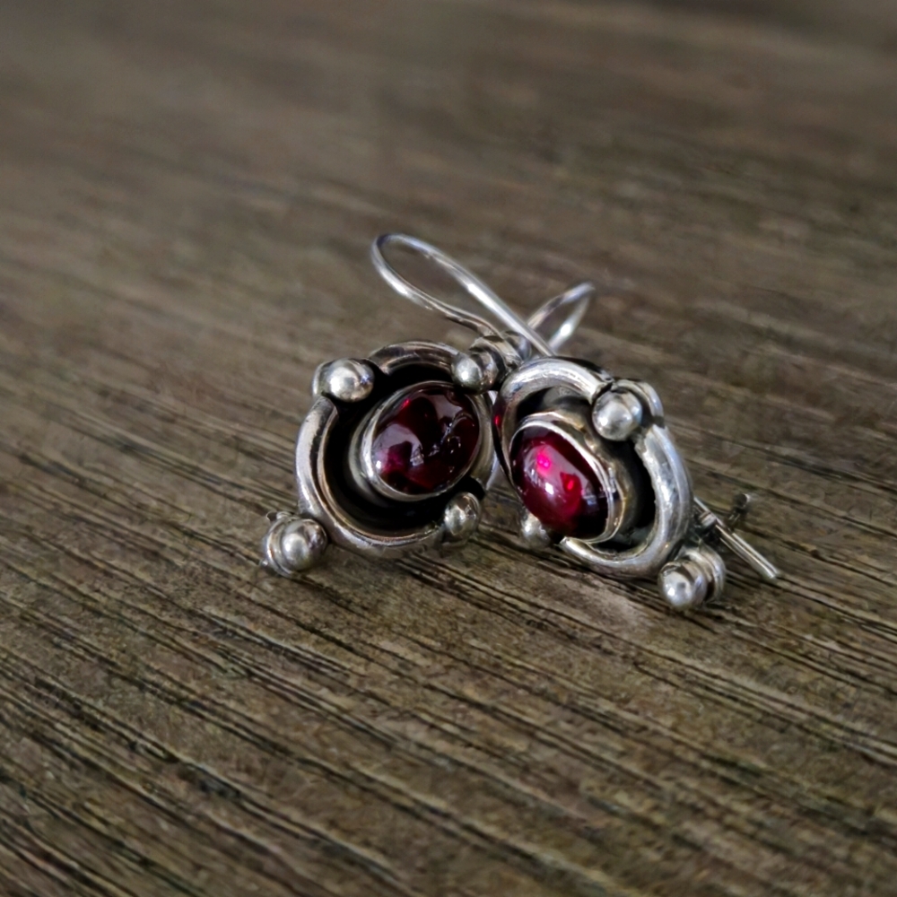 Nicky Butler 925 Sterling Silver Mozambique Garnet Earrings Designer Vintage